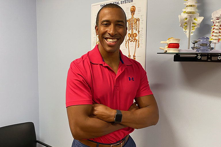 Dr. travis washington orthopedic surgeon from Mount Clemens, Michigan